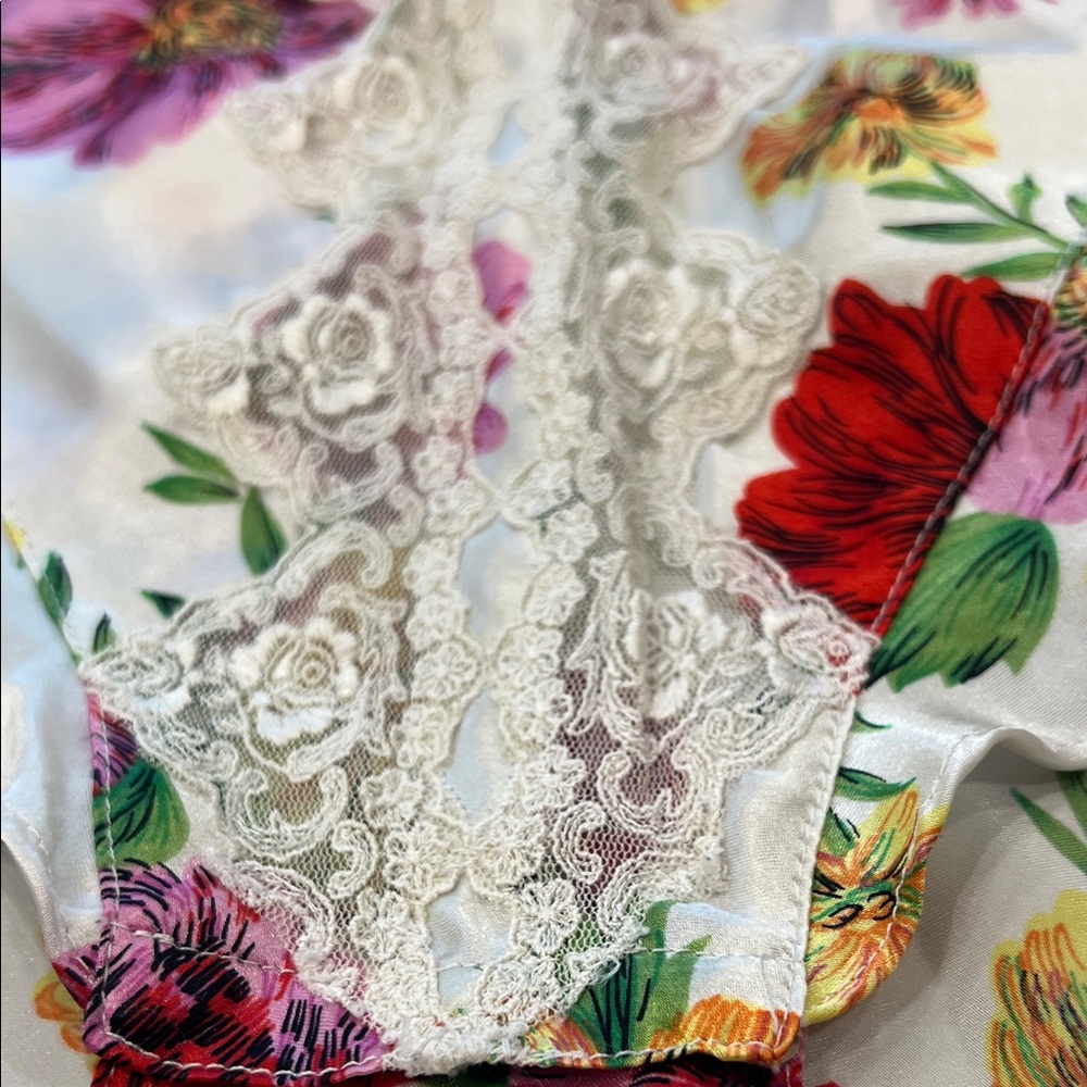 🎁🎁♥️♥️Vintage Victoria's Secret Floral Satin Chemise with Lace - Picture 7 of 15